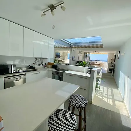 Apartment 314 Colony Club *